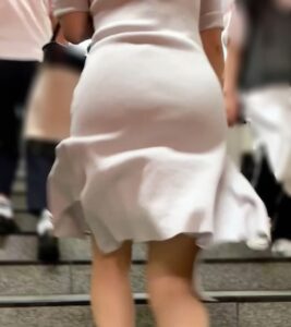 【1006679】[Gcolle-PPV-1006679]《上品な美女のデカ尻！裾ヒラヒラなニットワンピース》
